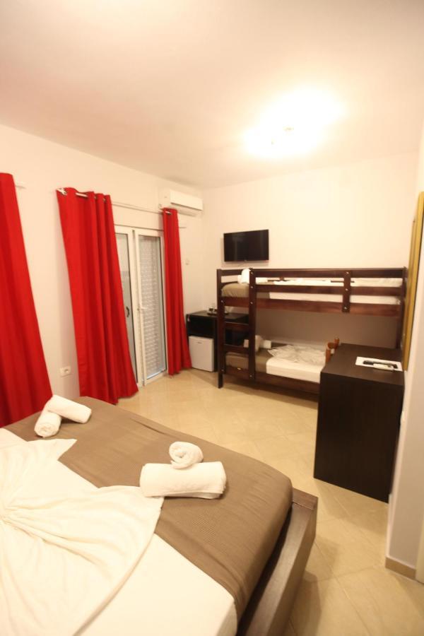 Hotel Prishtina Sarandë Eksteriør billede